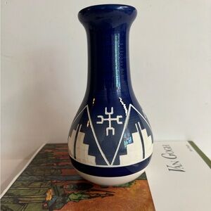 Vtg.Sioux High Elk Signed handmade pottery vase.Blue and white.No chips.